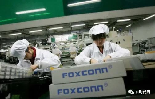 富士康已不敢謹慎 電子產品收入將下降,為造車買下通用舊廠